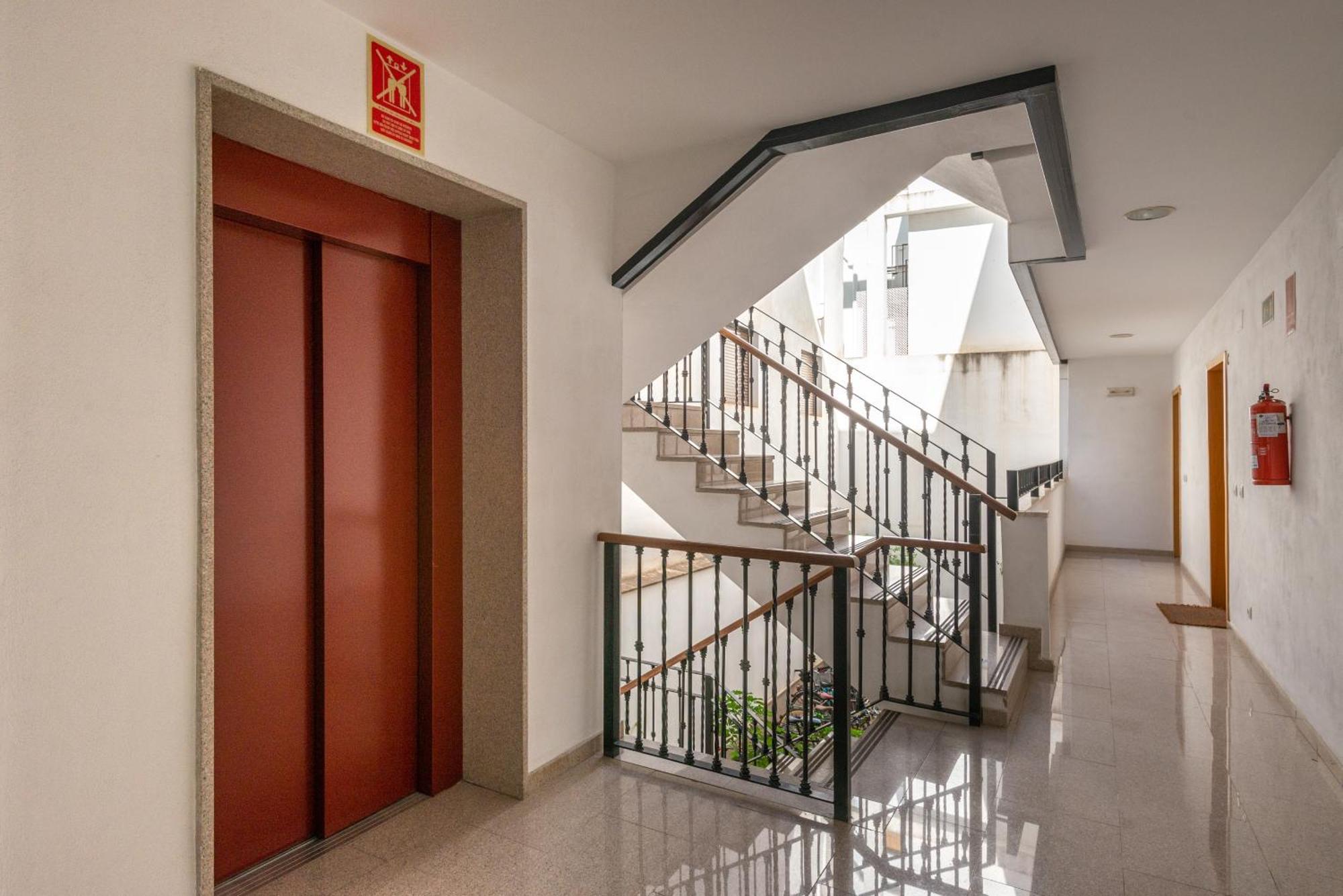 First Floor Near Macarena Church Sewilla Zewnętrze zdjęcie